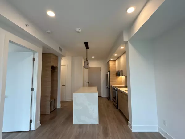 Toronto C10, ON M4P 0E6,200 Redpath AVE #3408