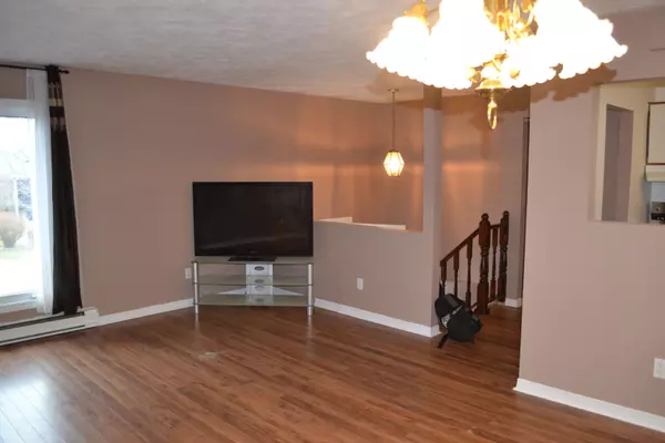 North Bay, ON P1B 9G8,7 Dover CT