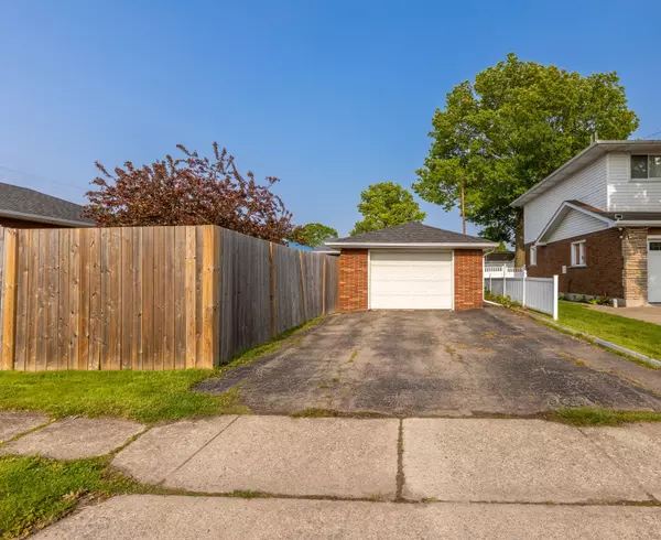 Welland, ON L3B 4P9,592 Lincoln ST E