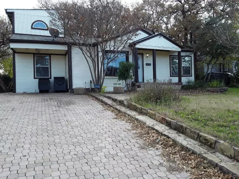 2221 Sturges Drive, Fort Worth, TX 76112