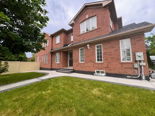 156 Fairhill AVE, Brampton, ON L7A 2H7