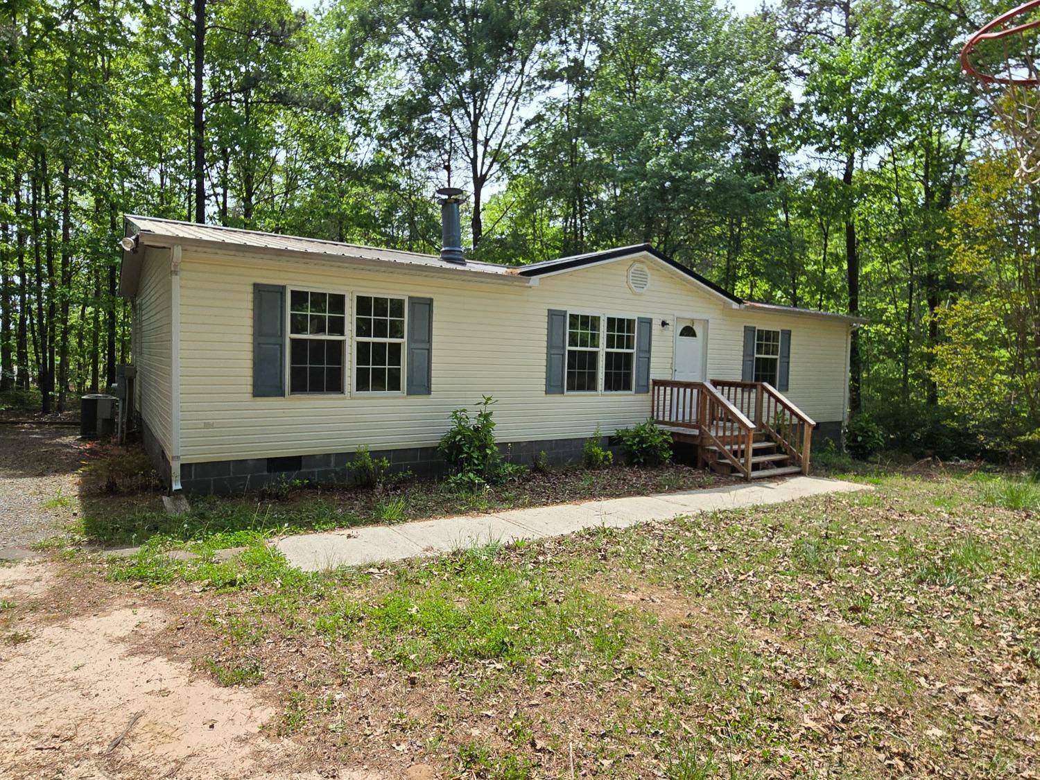 8325 Abilene Road, Farmville, VA 23901