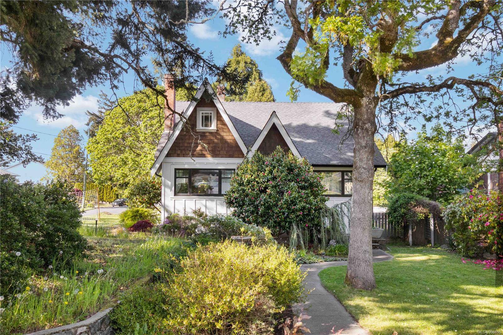 Saanich, BC V8Z 2P9,1060 Tulip Ave