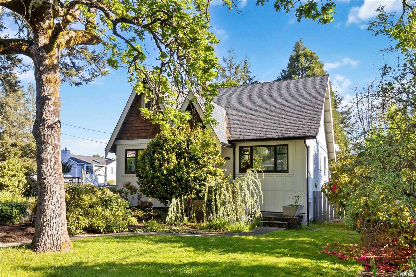 Saanich, BC V8Z 2P9,1060 Tulip Ave