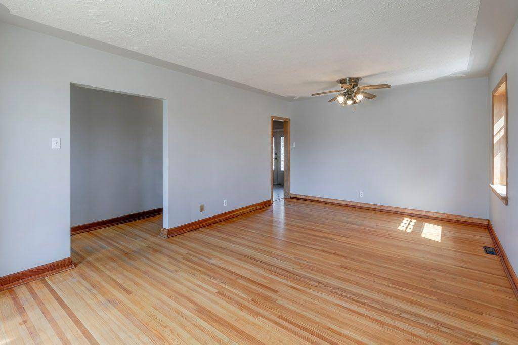 Calgary, AB T3C 3H1,8 Walnut DR Southwest