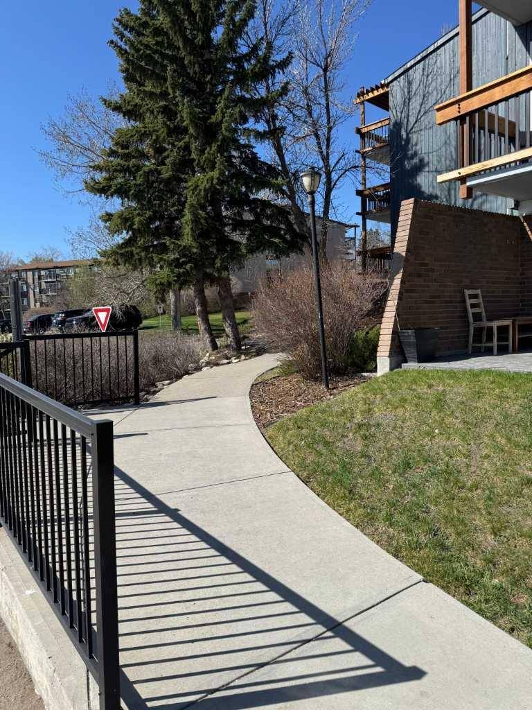 Calgary, AB T2Y 4N8,816 89 AVE Southwest #120