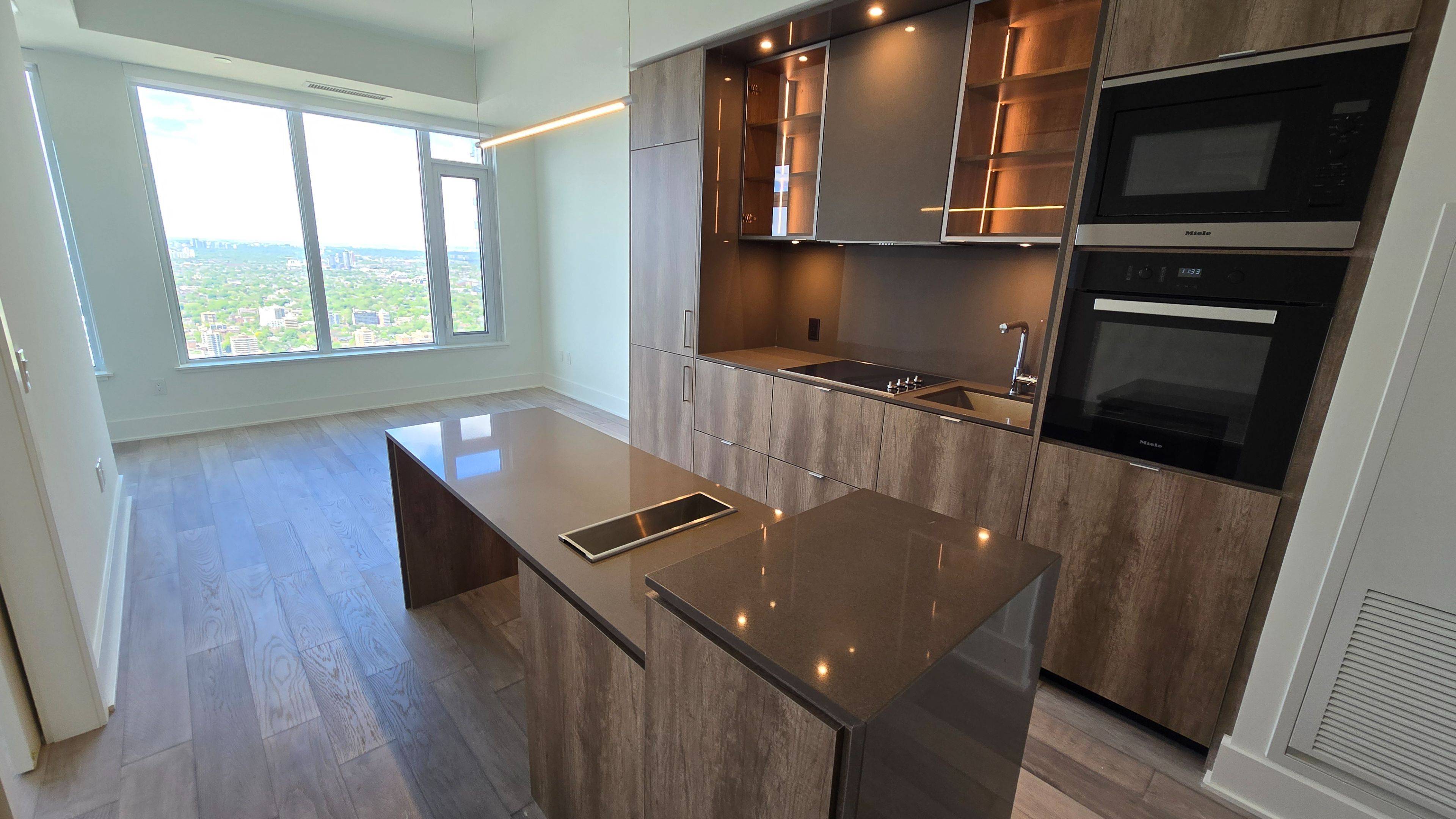 Toronto C02, ON M4W 4B7,11 Yorkville AVE #5201
