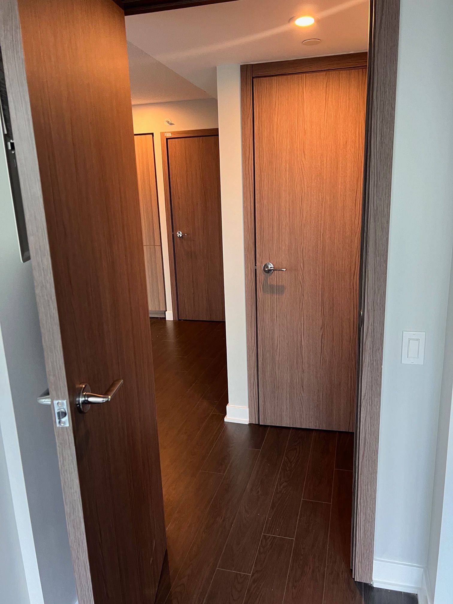 Toronto C01, ON M6A 2E1,19 BATHURST ST #816