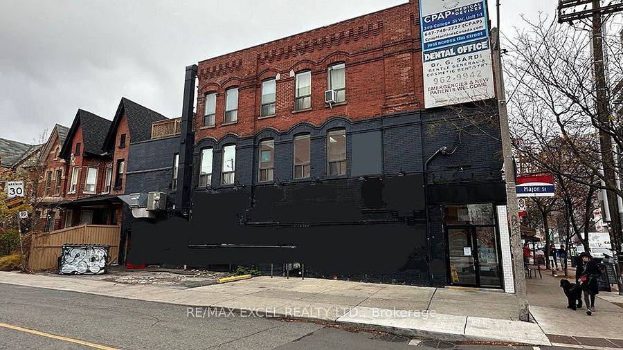 Toronto C01, ON M5T 1S3,326 College ST