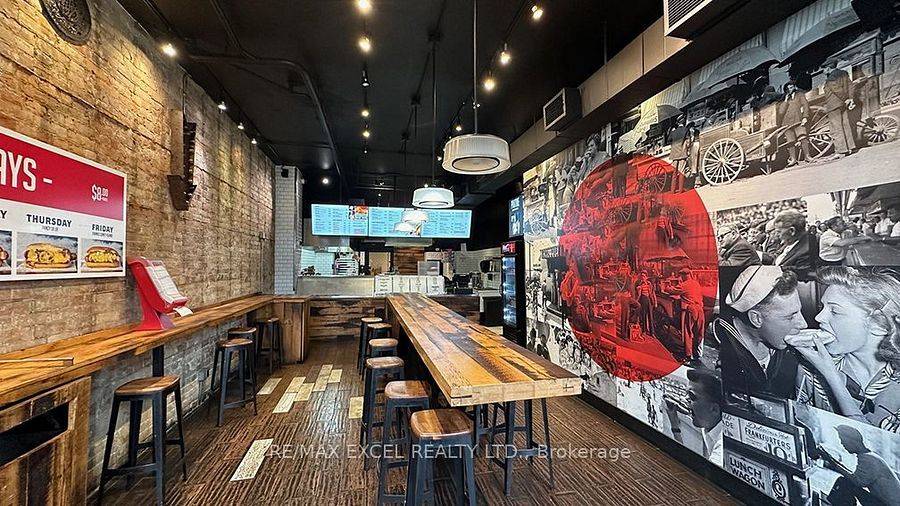 Toronto C01, ON M5T 1S3,326 College ST
