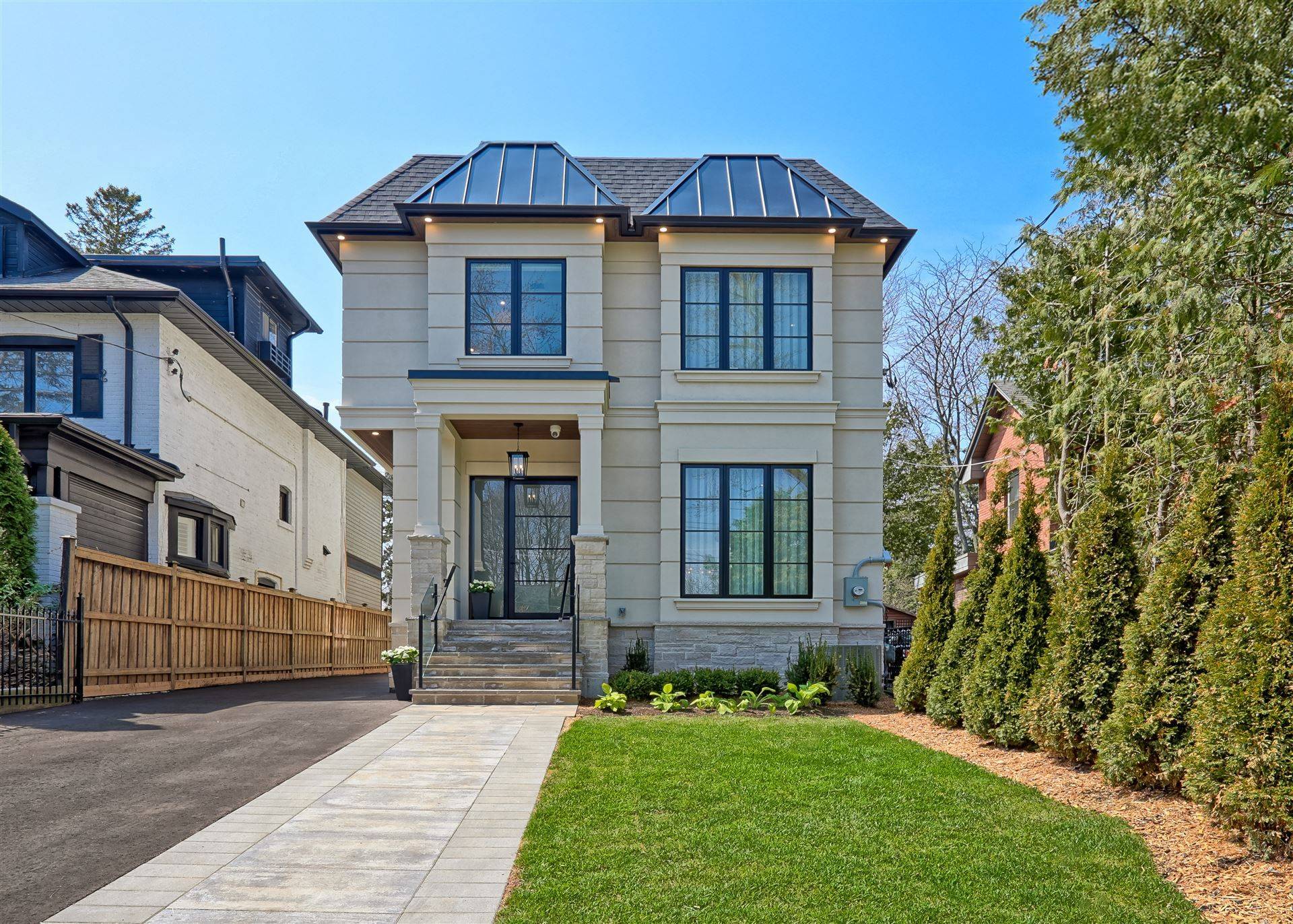 Toronto W08, ON M8X 2M3,466 Prince Edward DR N