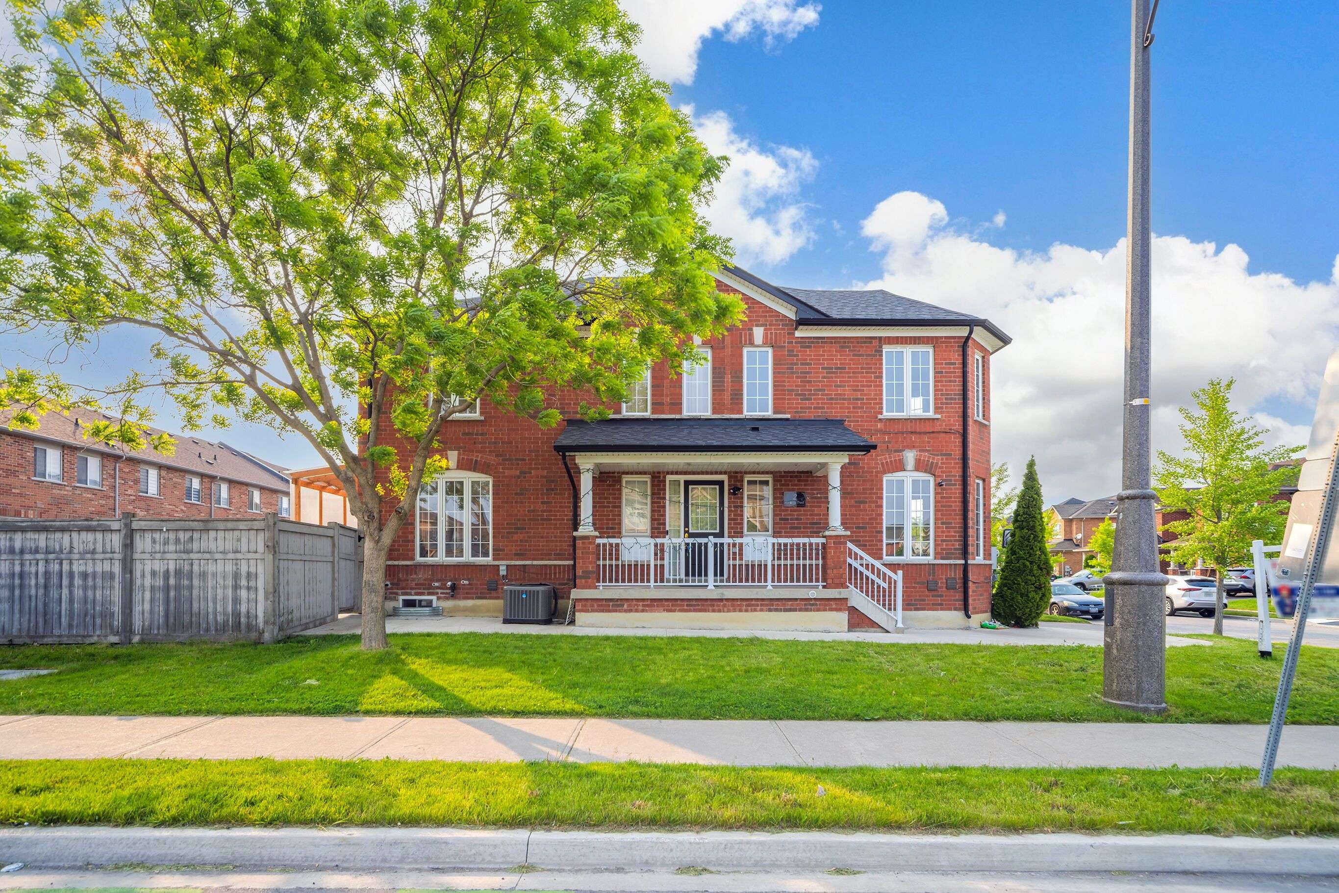 Brampton, ON L6R 0H9,2 Iceberg TRL
