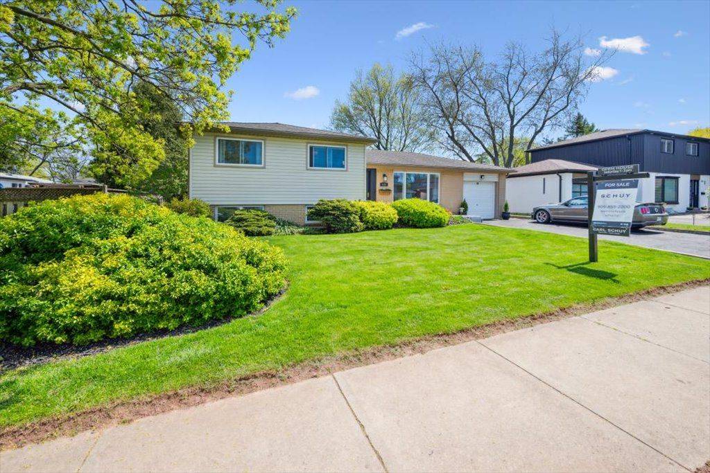 Oakville, ON L6L 3L7,413 Yale CRES