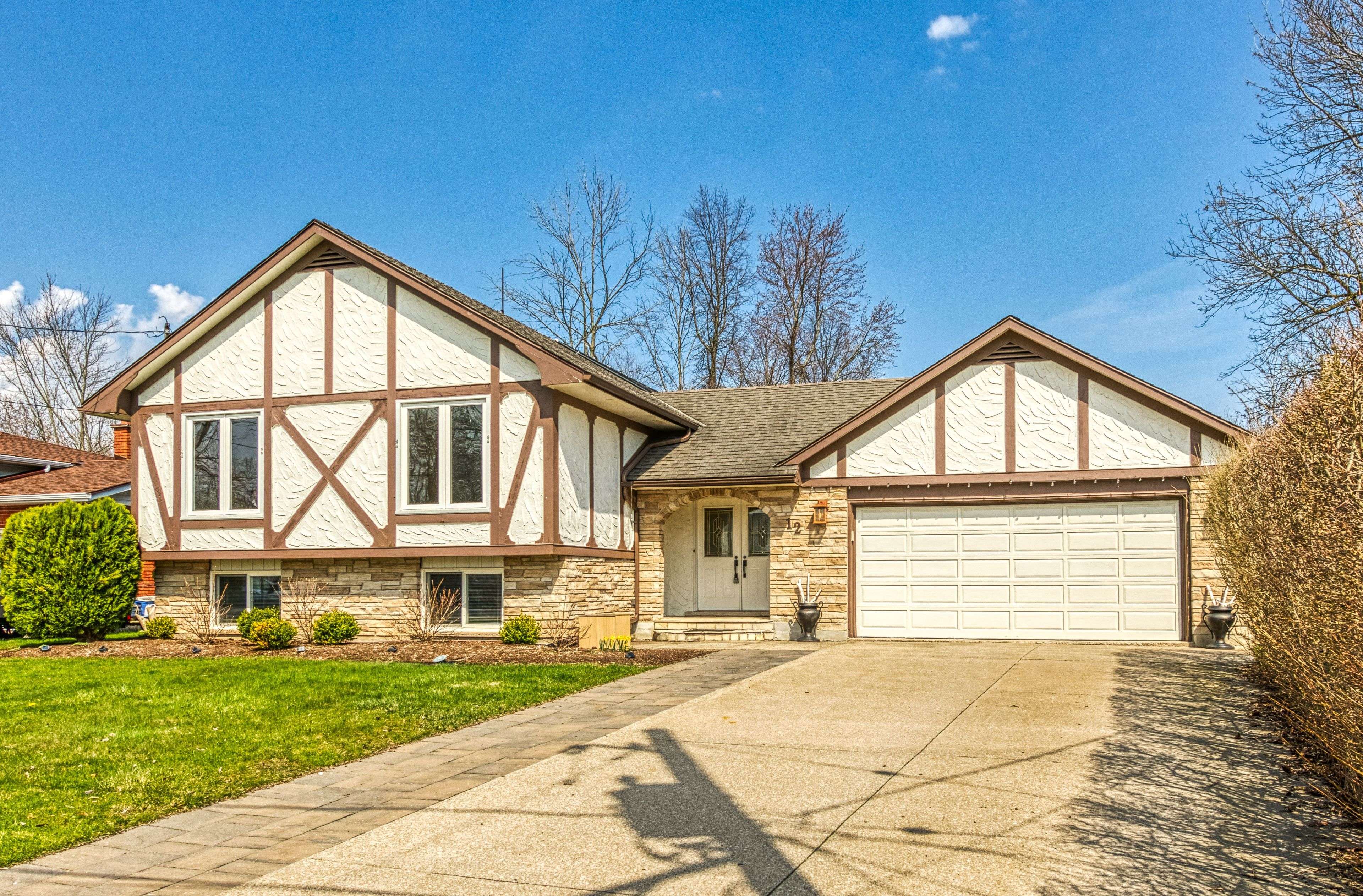 Fort Erie, ON L2A 5X5,12 Englewood CT