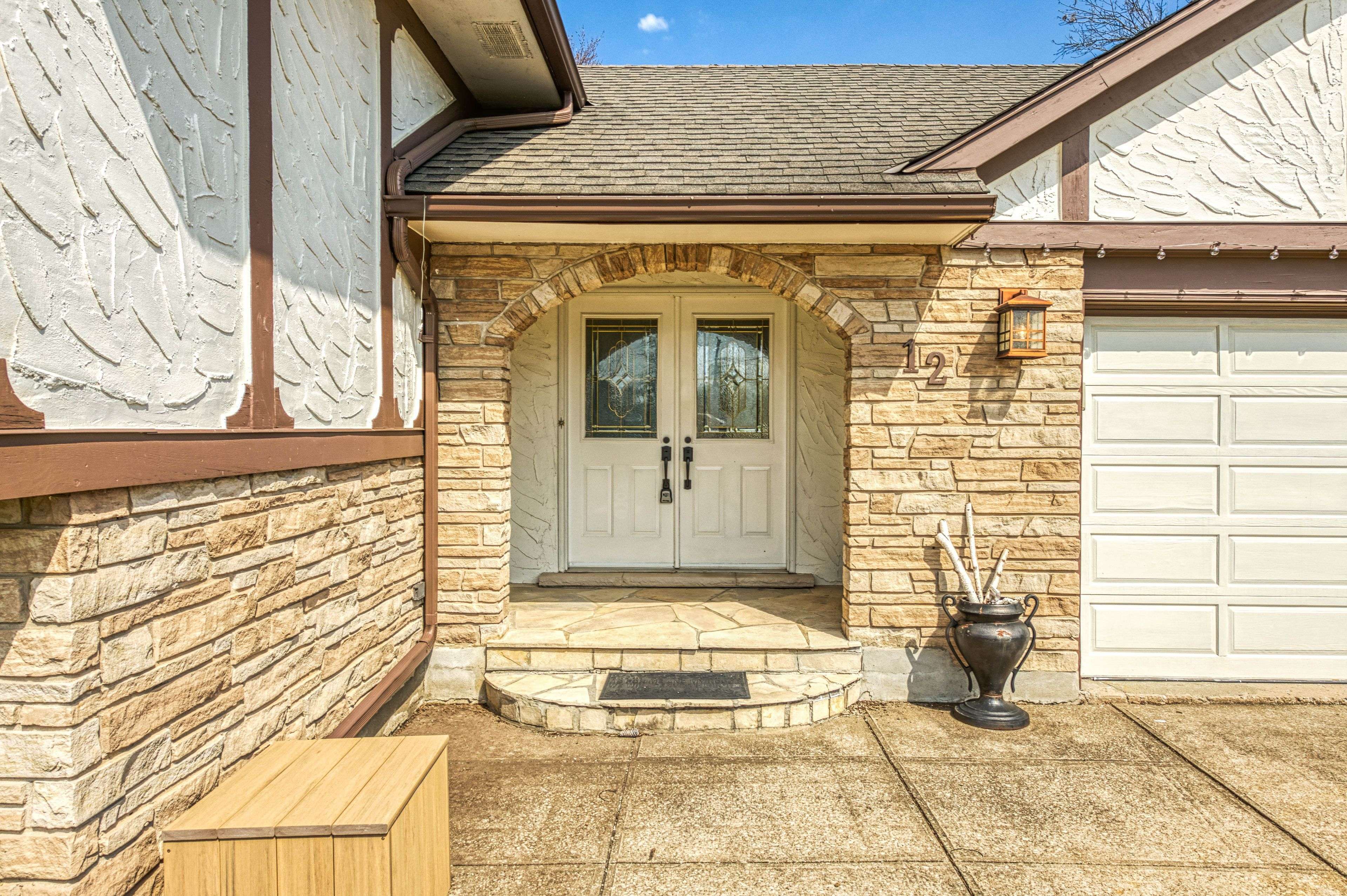 Fort Erie, ON L2A 5X5,12 Englewood CT