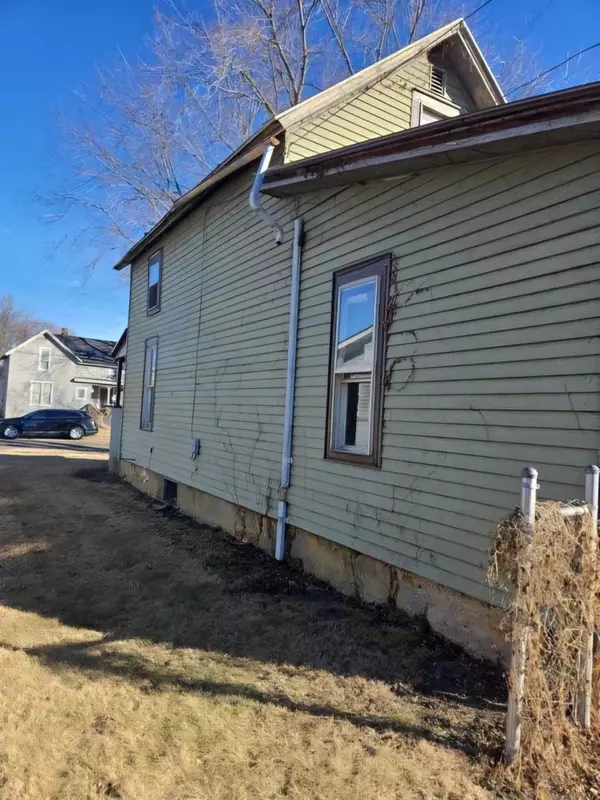 Sterling, IL 61081,909 W 6th Street