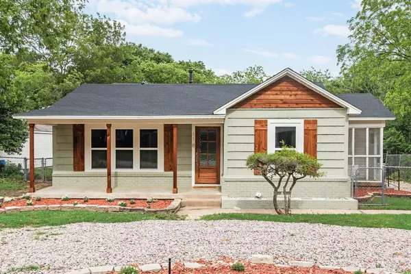 118 N Stewart Avenue,  Lancaster,  TX 75146