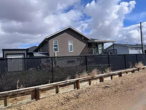 Drumheller, AB T0J0Y6,827 Bankview DR