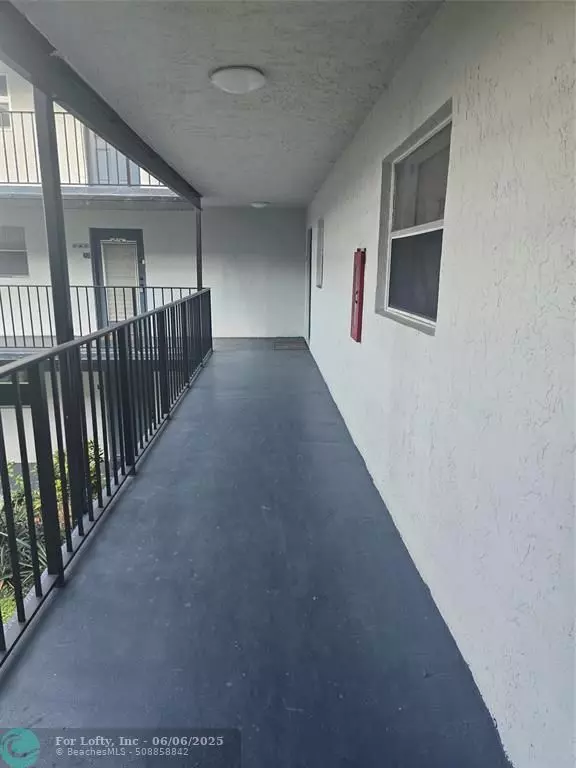 Lauderdale Lakes, FL 33311,2800 Somerset Dr #203j