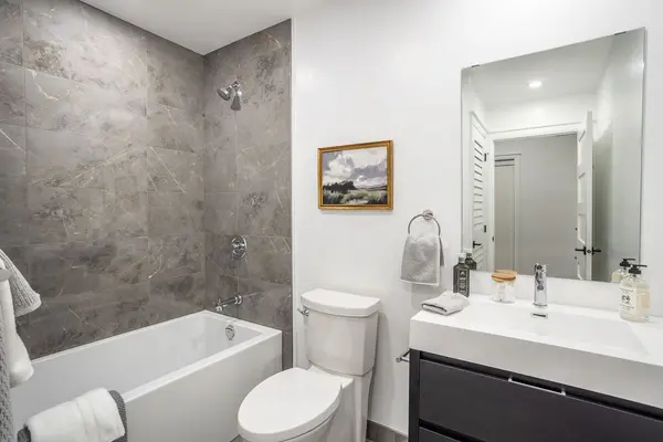 Peterborough East, ON K9H 1G9,195 Hunter ST E #206