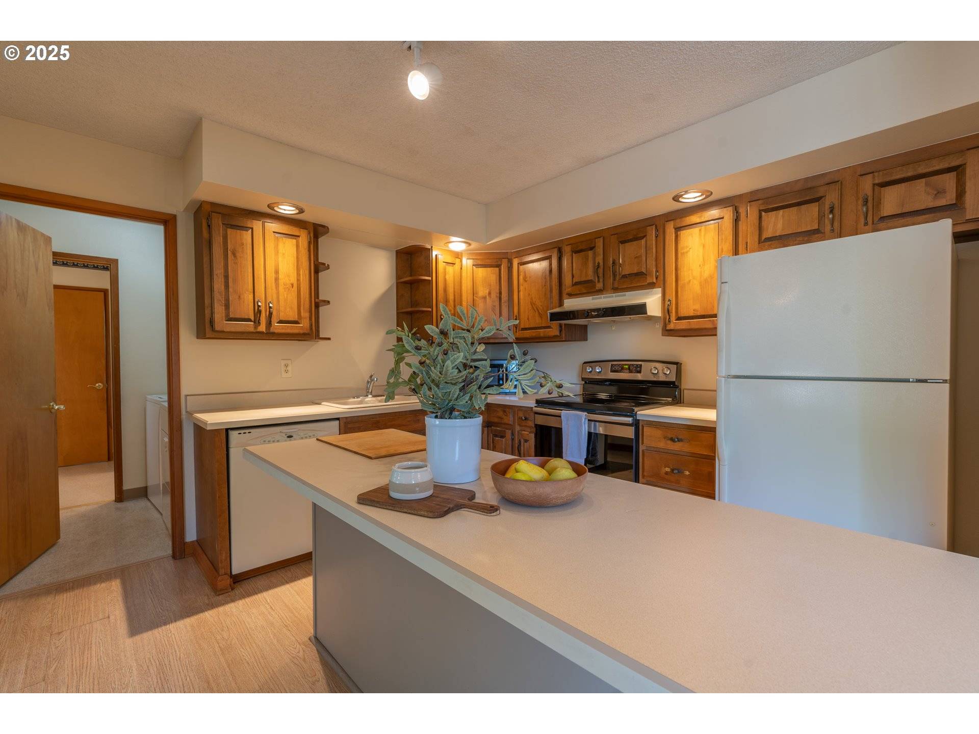 Hood River, OR 97031,420 24TH ST