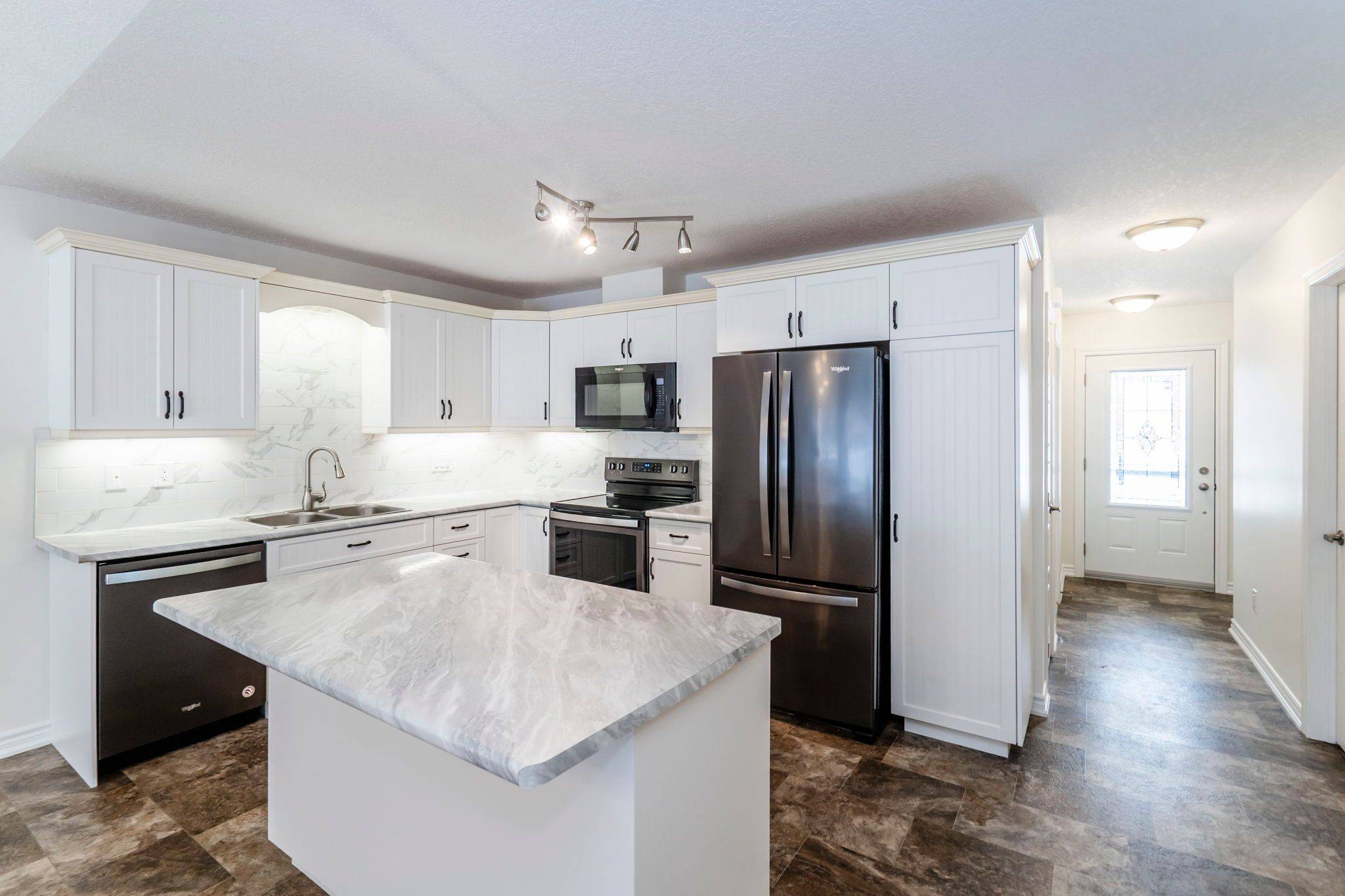 Penetanguishene, ON L9M 0A6,18 Durham DR