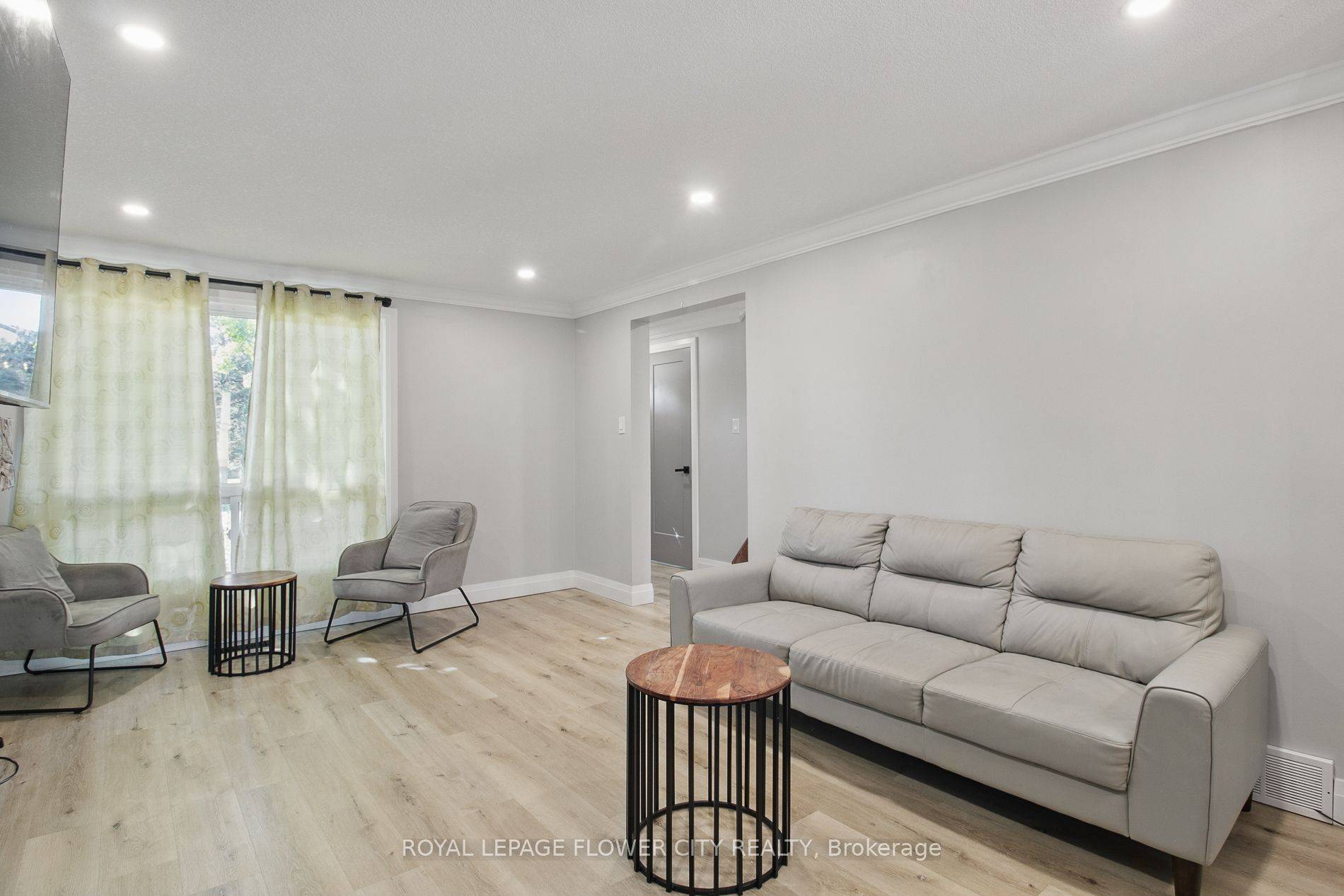 Hamilton, ON L8G 3W1,151 Gateshead CRES #129