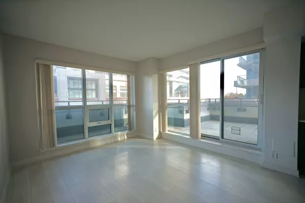 Toronto W06, ON M8V 0C1,2220 Lake Shore Blvd BLVD W #311