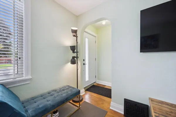 186 Bridgeport RD E, Waterloo, ON N2J 2K5