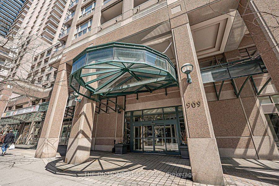 Toronto C01, ON M5S 3G2,909 Bay ST #2101