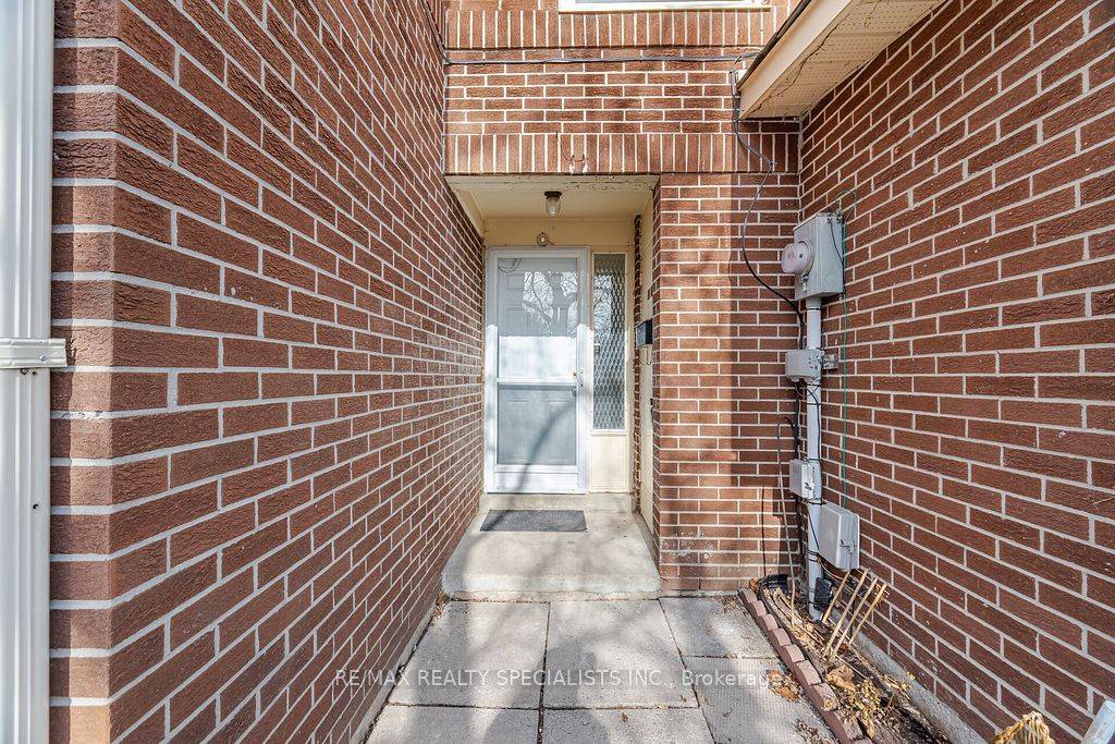 Brampton, ON L6T 3A5,38 Eden PARK