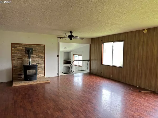 Willamina, OR 97396,37570 SW COAST CREEK RD