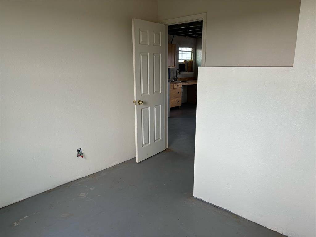 Electra, TX 76360,100 Industrial Park