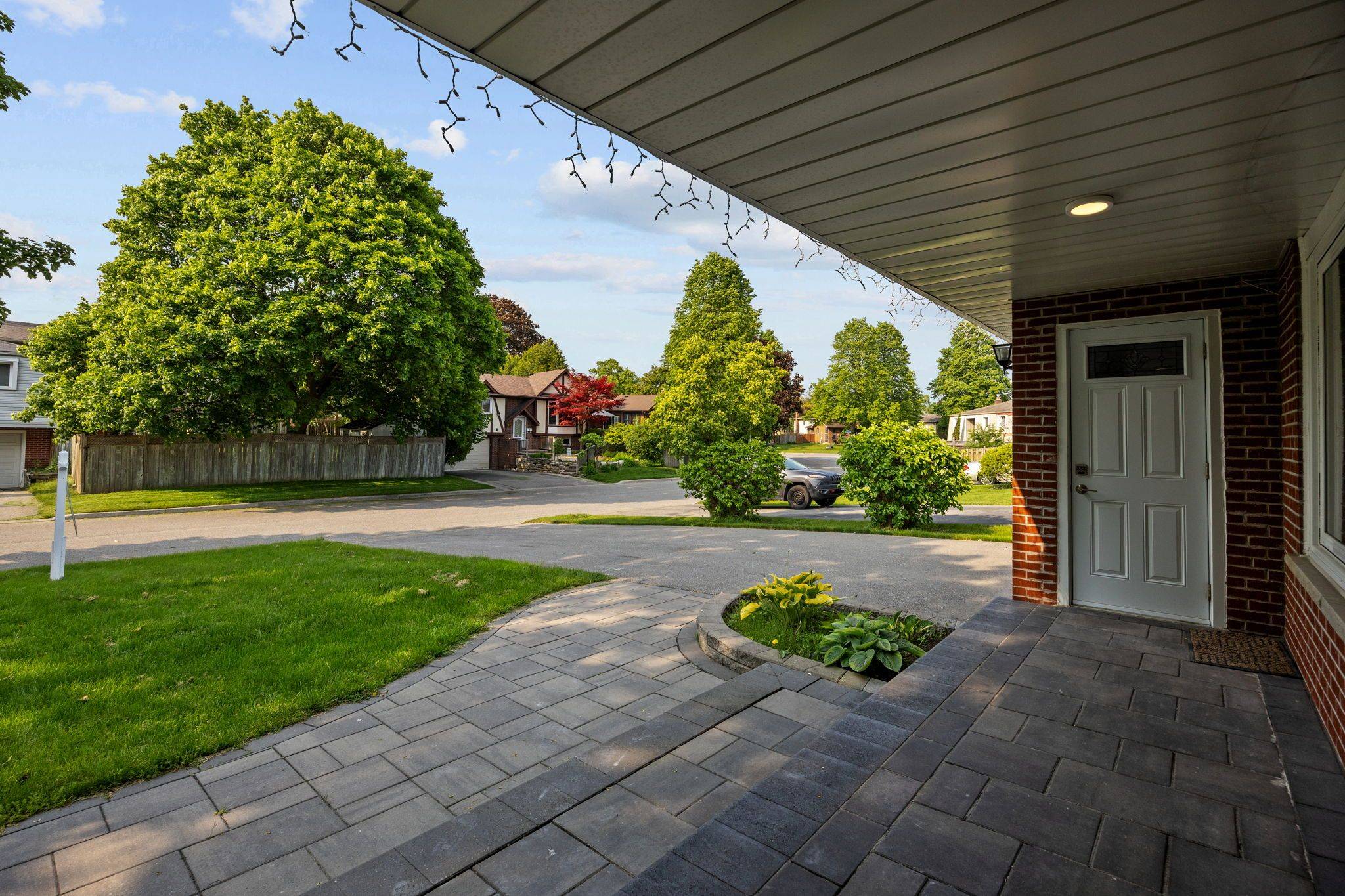 Whitby, ON L1N 5X1,7 Flemington CT