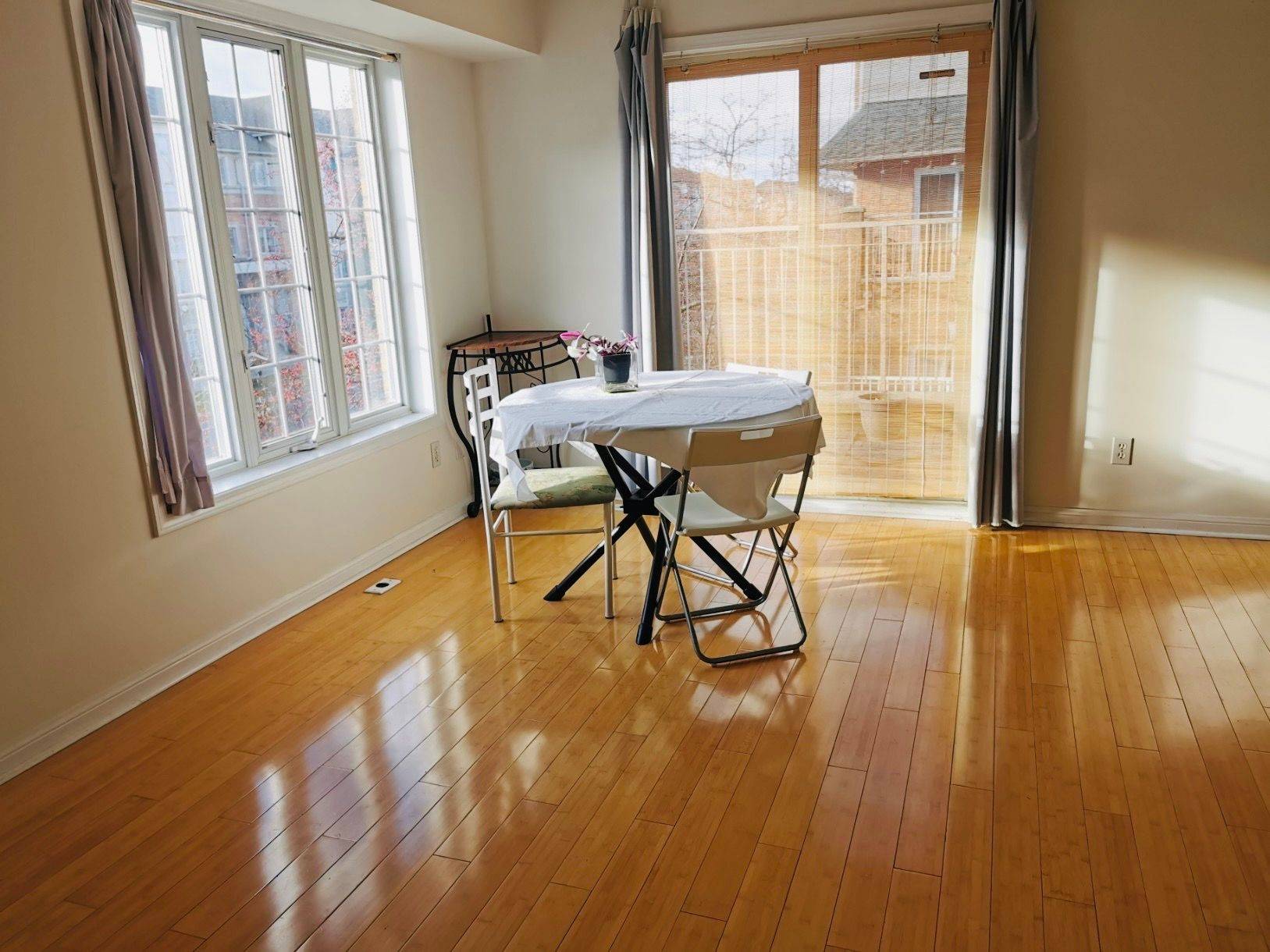 Markham, ON L3R 4G4,16 Cox BLVD #1