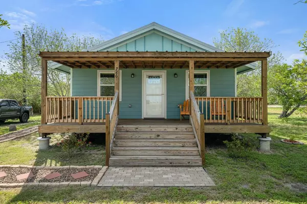 726 Third St., Bayside, TX 78340