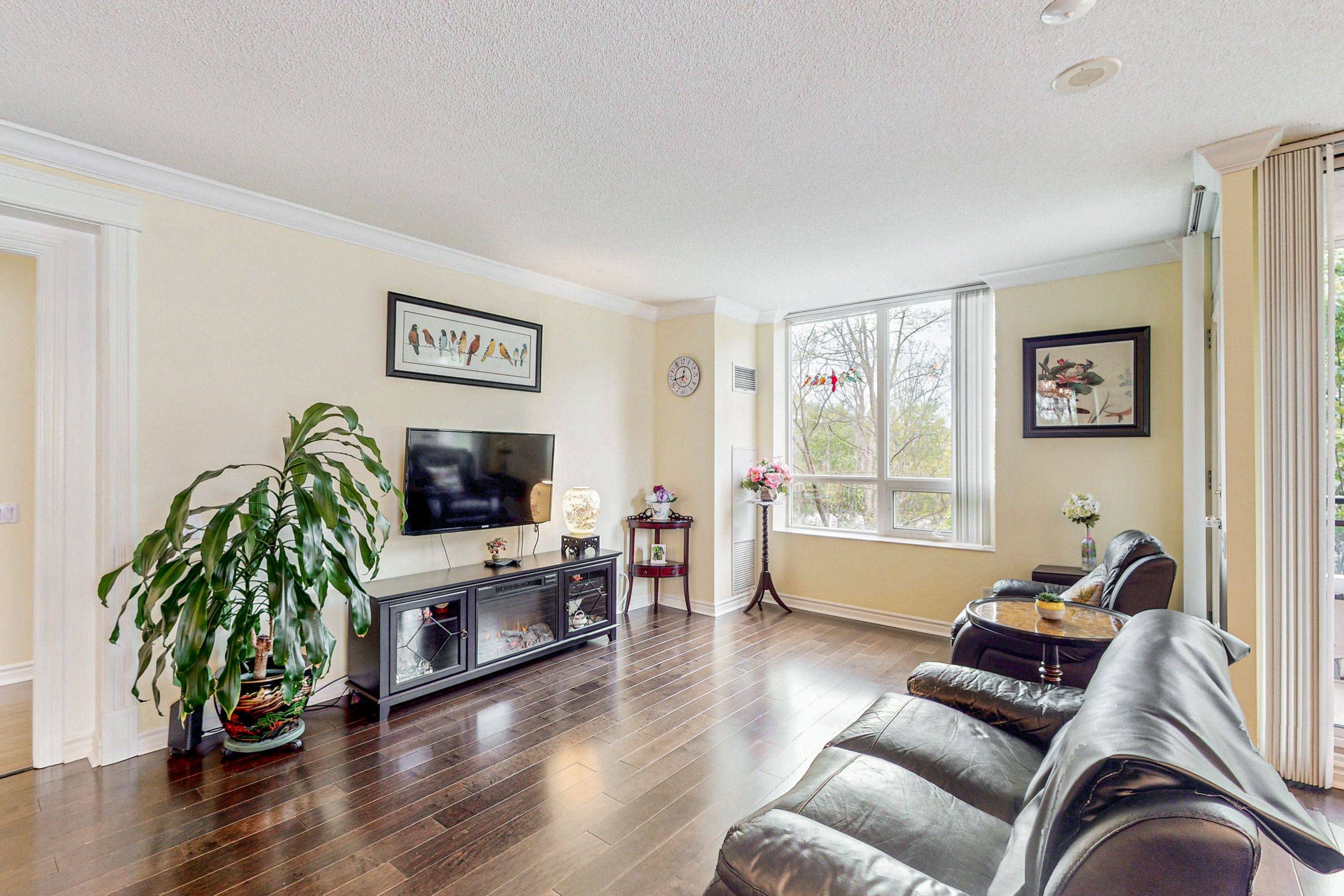 Toronto C12, ON M2P 2G6,18 William Carson CRES #707