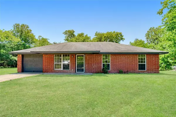 235 Hickory Street, Blossom, TX 75416