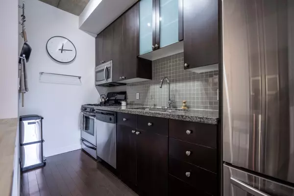 Toronto C01, ON M6K 0A1,1 Shaw ST #413