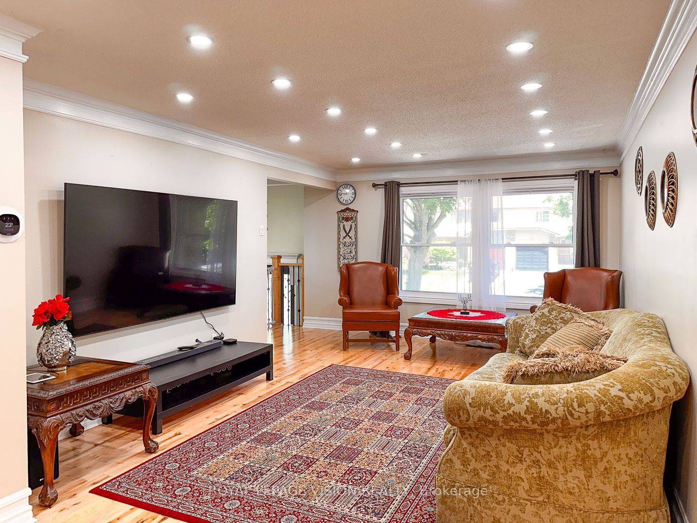Whitby, ON L1P 1C1,32 Goldring DR