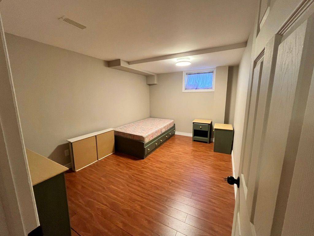 Richmond Hill, ON L4C 2J2,165 Maple AVE #BASEMENT