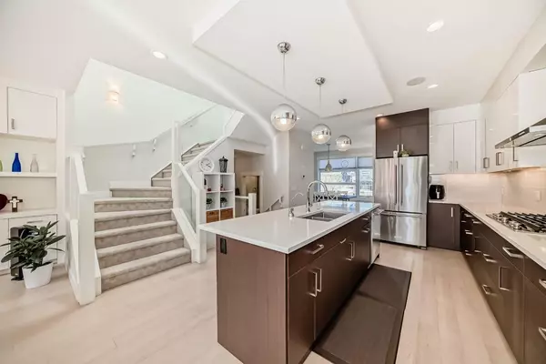 Calgary, AB T3B 0N7,4413 17 AVE NW