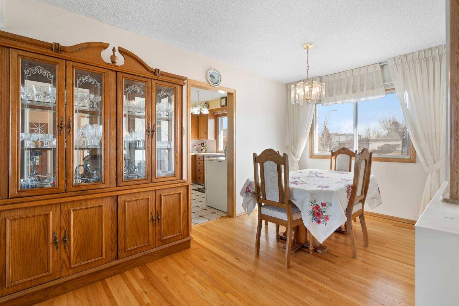 Calgary, AB T2E 5N8,37 Montrose CRES NE