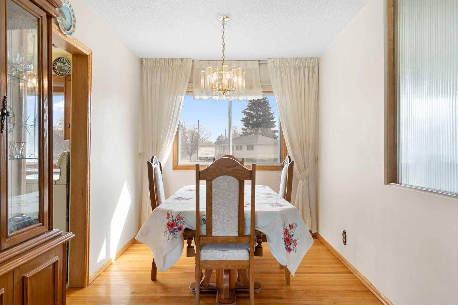 Calgary, AB T2E 5N8,37 Montrose CRES NE