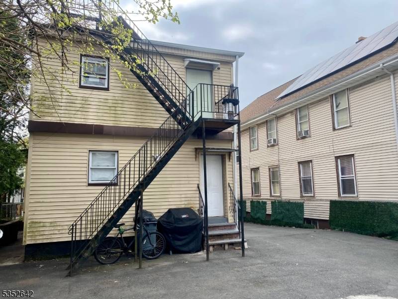 Elizabeth City, NJ 07201,1089 Anna St