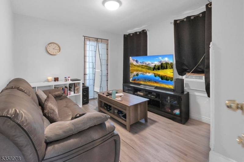 Paterson City, NJ 07522,123 Coral St