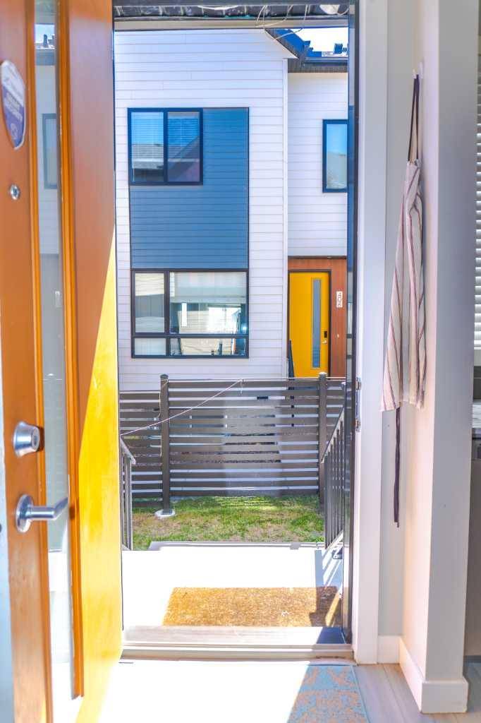 318 Redstone CRES Northeast, Calgary, AB T3N 1M4