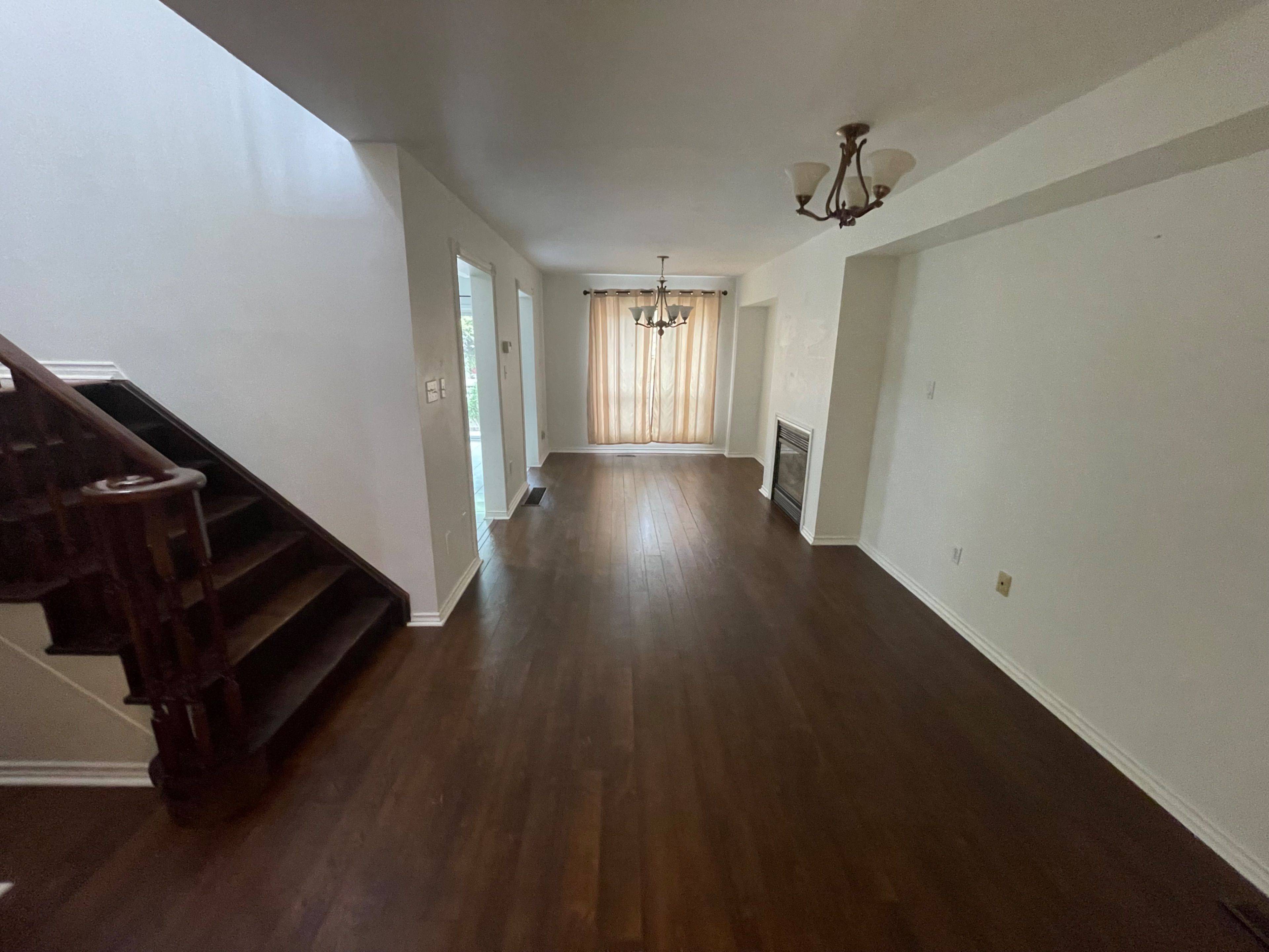 Brampton, ON L6Y 5E9,10 Cherrytree DR #6