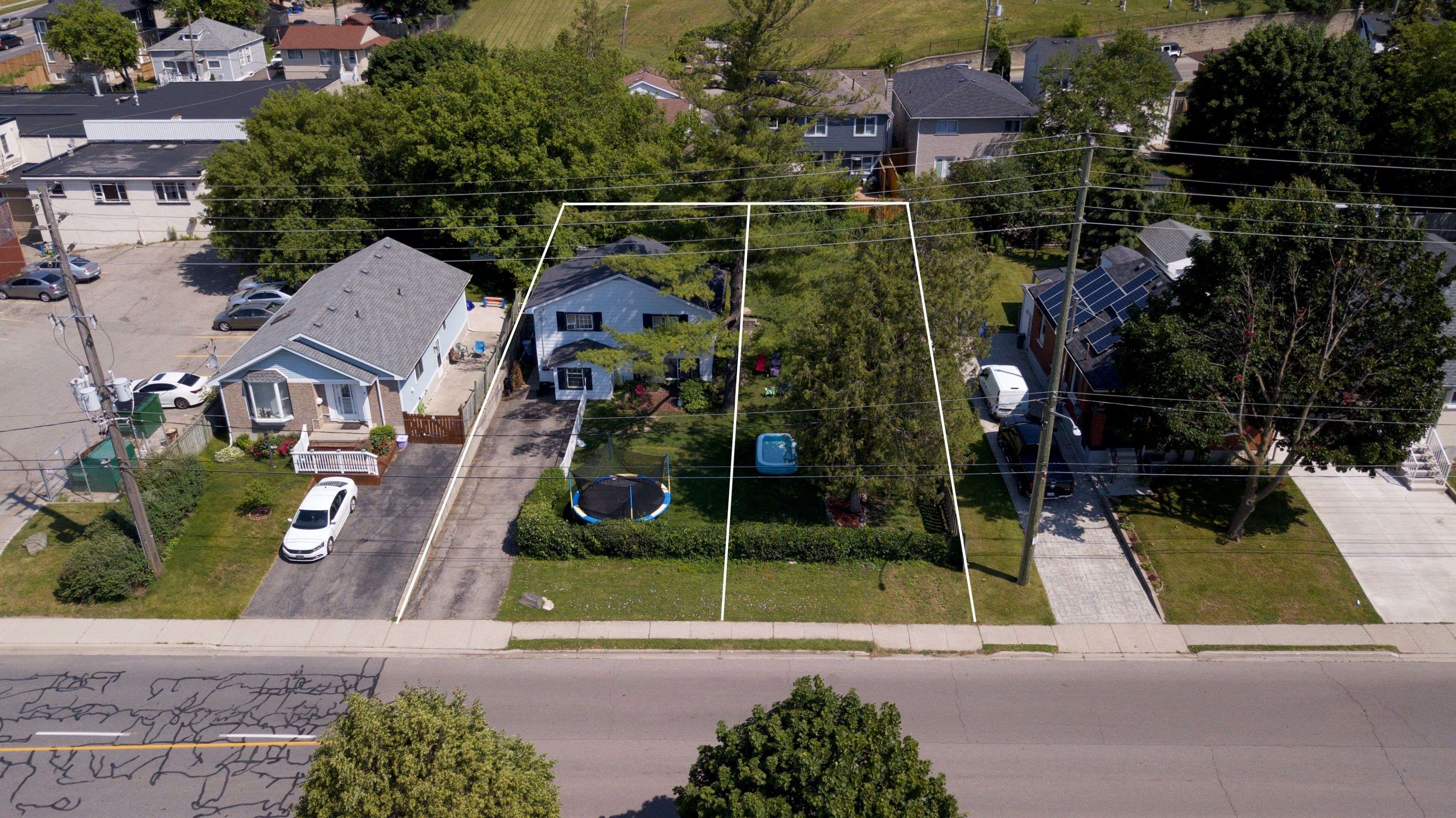 Cambridge, ON N1R 1C4,13 Brooklyne RD