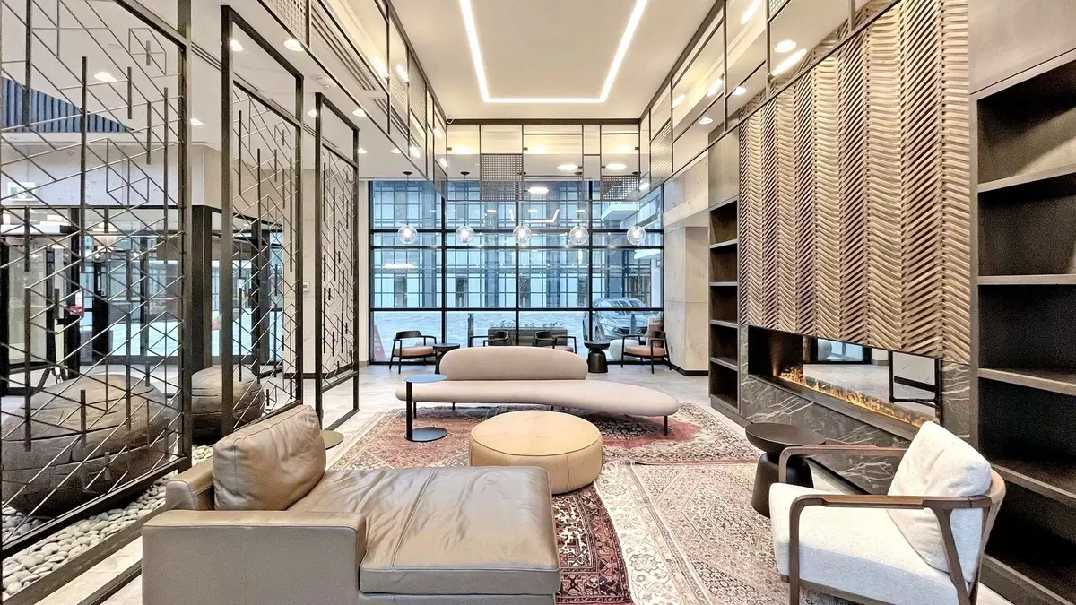 Toronto W06, ON M8Y 4G9,251 Manitoba ST #TH-113